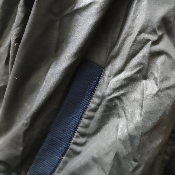 Thunderbird coupe Black Windbreaker with Ribbed Collar and Zipper Closure - Picture 4 of 13